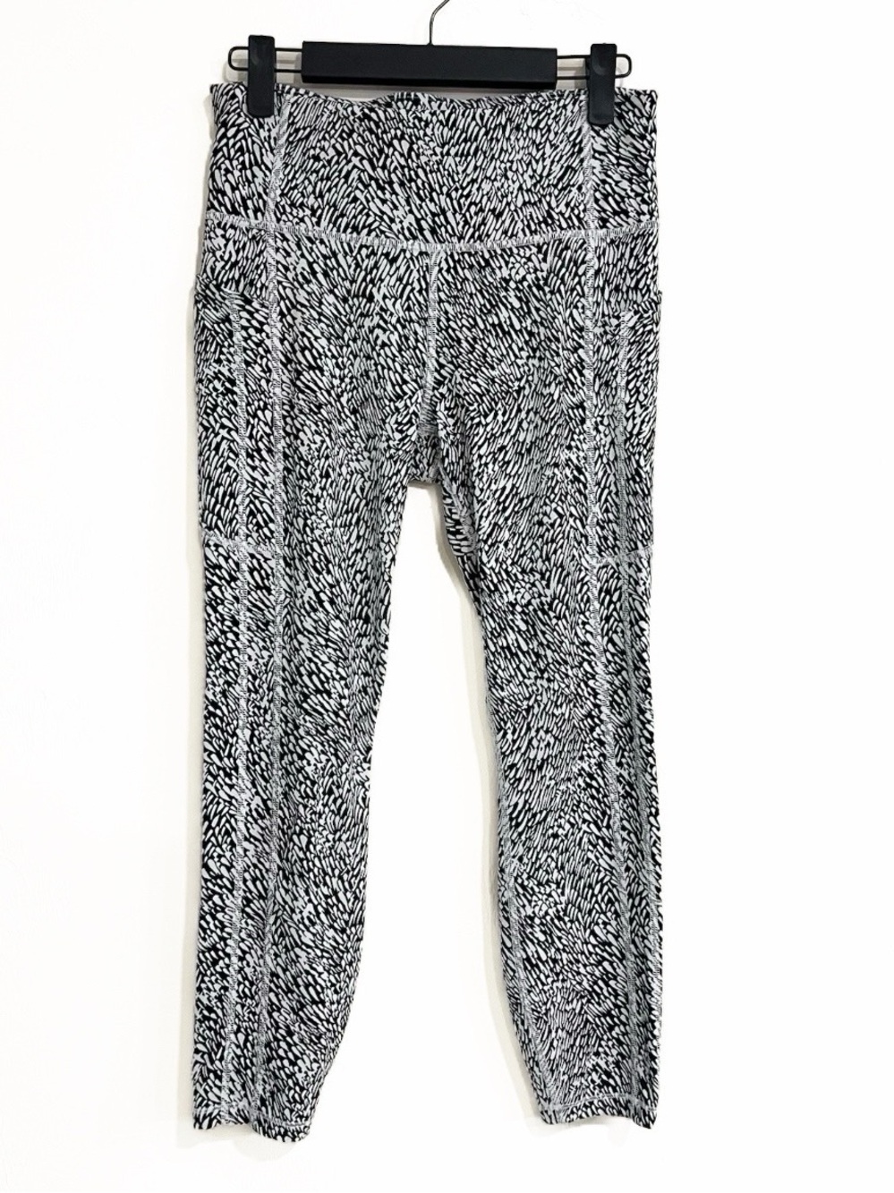 Athleta Ultimate Stash Textured 7/8 Leggings Tailwind Size M Athletic Athleisure